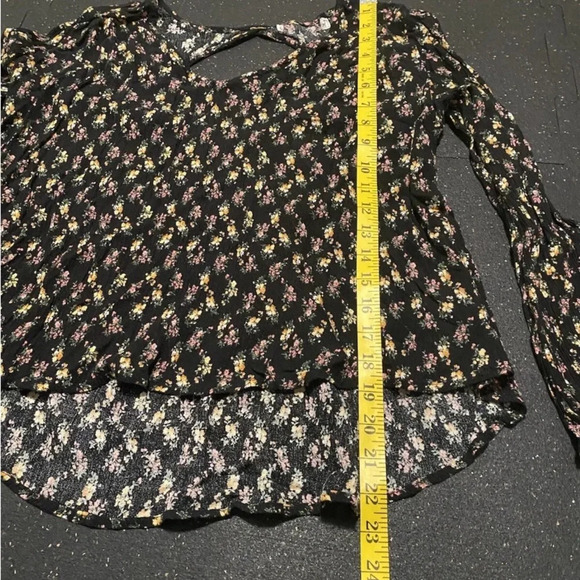 Gypsies & Moondust Black Floral Back Cutout Woven Blouse Junior's Size Small - Picture 5 of 8